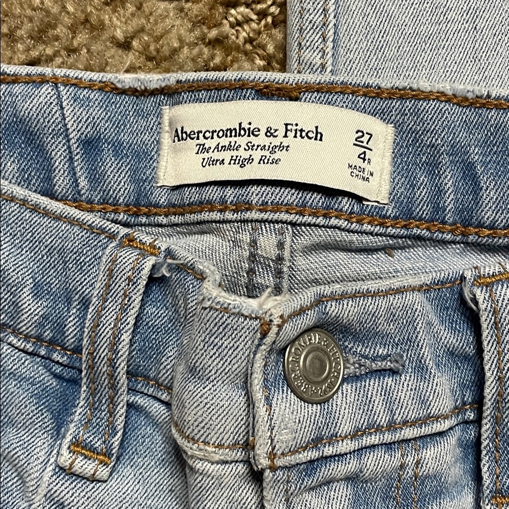 Abercrombie & Fitch The Ankle‎ Straight Leg High Rise Light Wash Jean - Picture 2 of 7